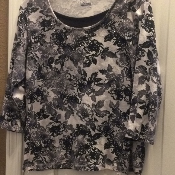Ladies Basic Editions Tee (L) - Picture 1 of 4